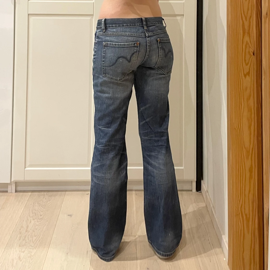 Lågmidjade bootcut jeans med hål🤩 - 90