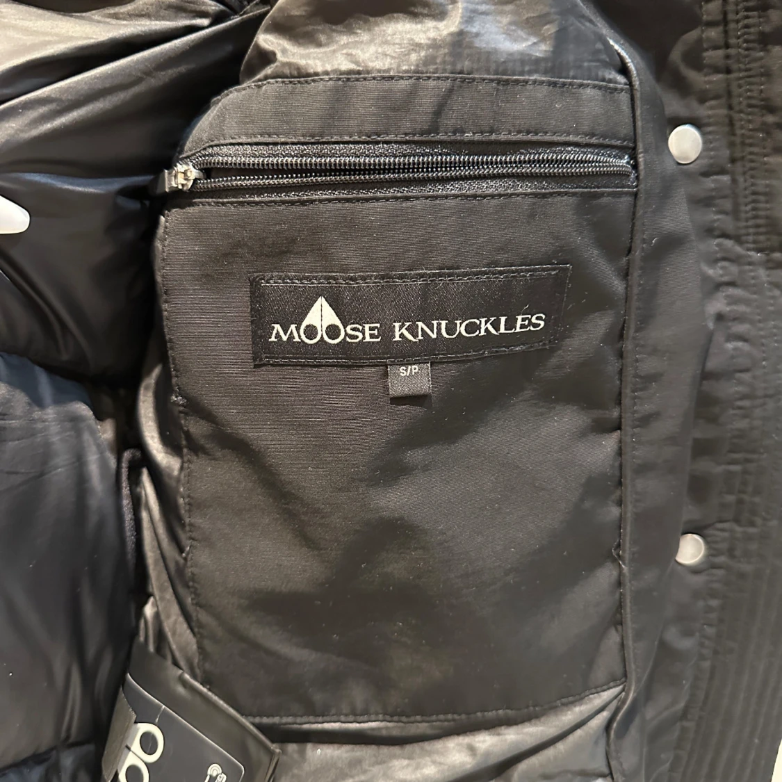 Svart dunjacka från Moose Knuckles - 92