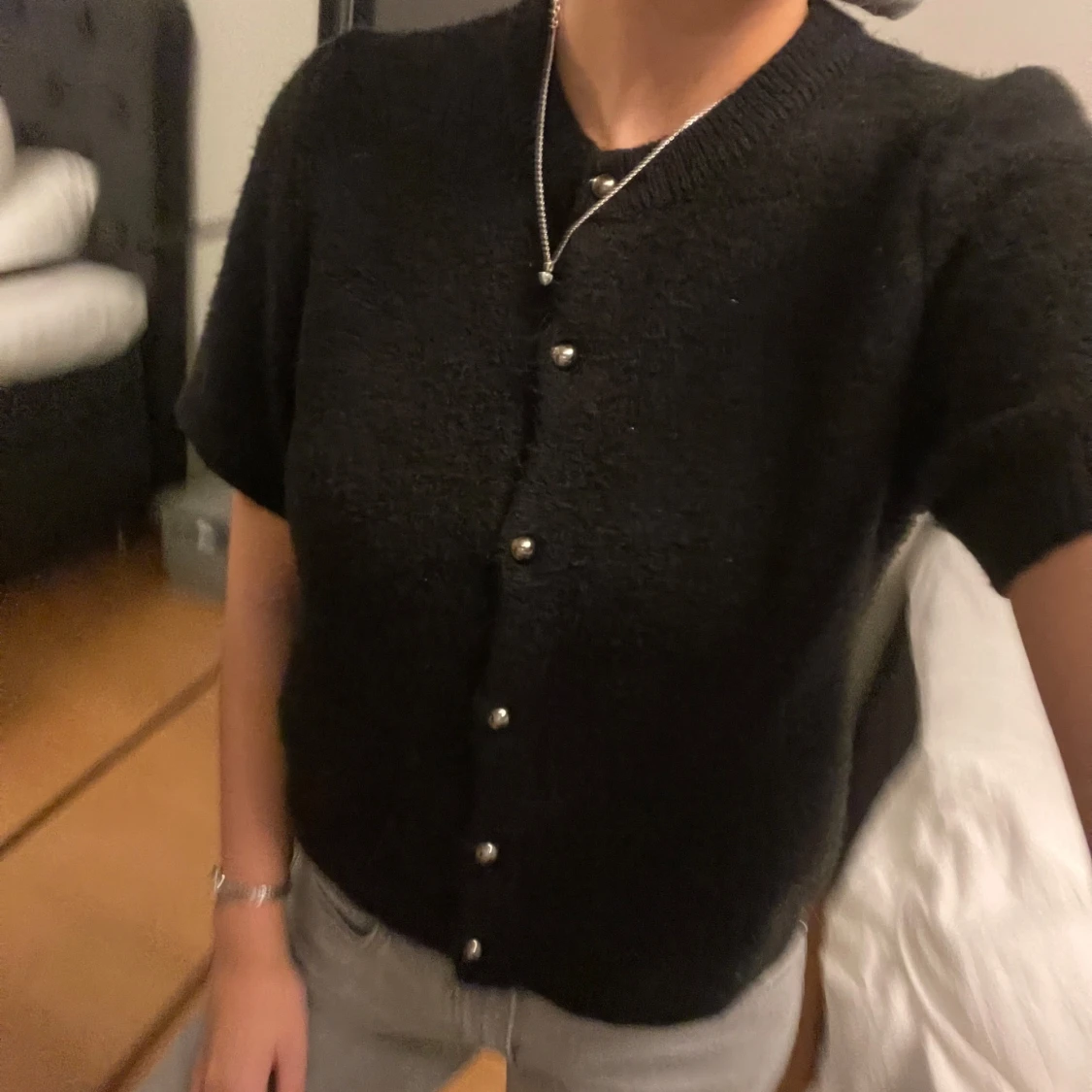 Svart kofta med knappar - 1