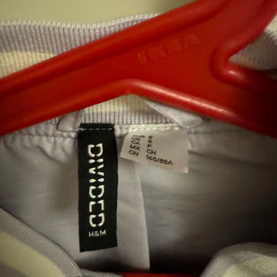 Ljuslila bomberjacka från H&M Divided - 90