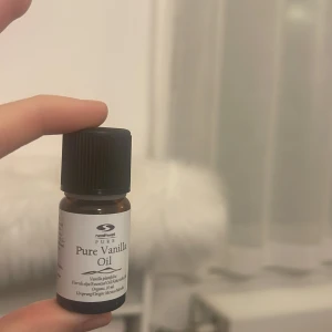 Vanilj olja - HELT OANVÄND (endast öppen plombering) vaniljolja i 10 ml, köptes för 149kr🫶