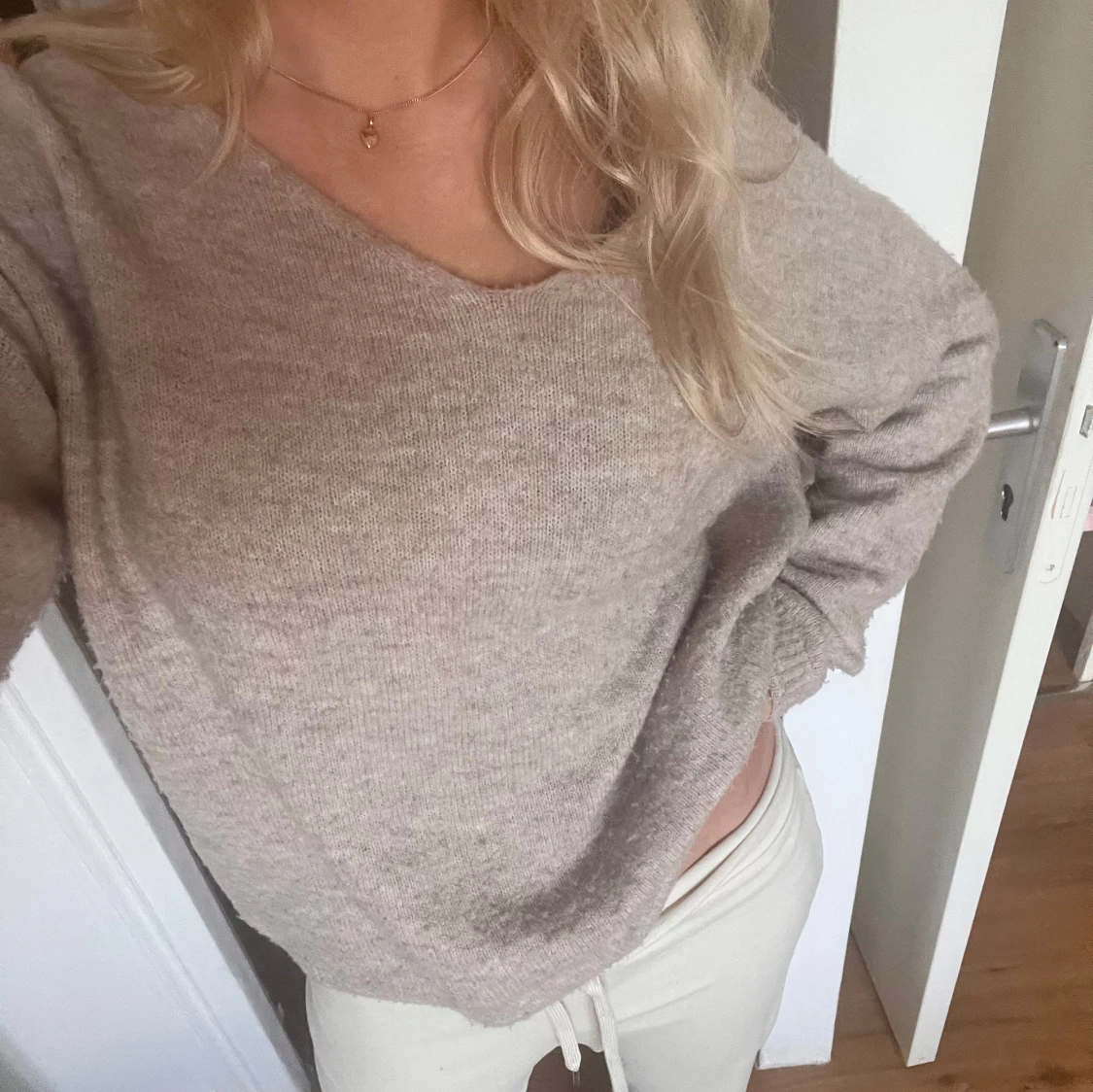 Beige stickad tröja