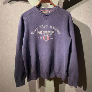 Stickad Morriströja - Säljer en snygg blå tröja från Morris, väldigt varm och skön nu till vintern!❄️