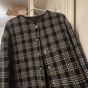 Snygg jacka  - Säljer denna tunnare jacka som inte sälja längre 