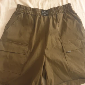 Shorts - Shorts säljs för 60