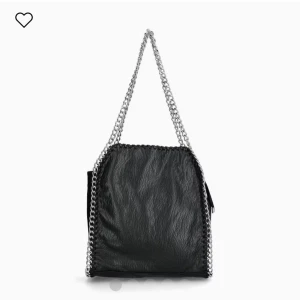 Tiamo väska stor  - Väskan har jag använt under min skolgång, men den är i gott skick! 