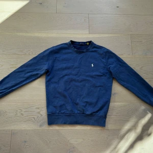 Ralph Lauren tröja - Säljer denna Ralph Lauren tröja som är i storlek S.