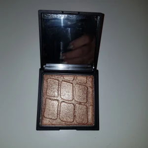 Make up store. Bronzing powder. Opal - Blev aldrig använt.
