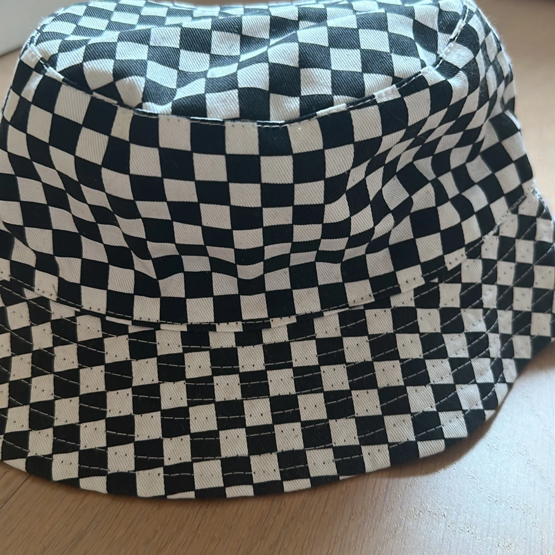 Svartvit rutig hatt från Pull&Bear - 90