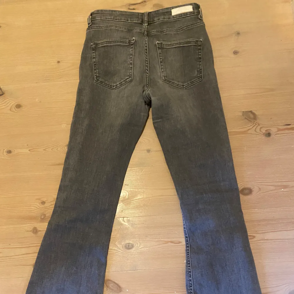 Bootcut jeans från Only. . Jeans & Byxor.