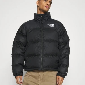 The north face puffer  - The north face retro nuptse jacket Size M  Bra skick 3099 standard pris