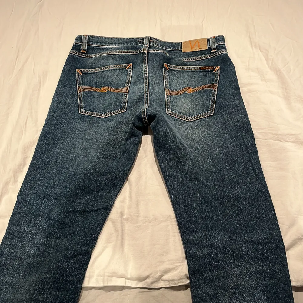 Tjena, säljer mina nudie jeans som är köpta på nk i Göteborg denna sommaren för 1699kr, dom är i väldigt bra skick då jag använt bara ett fåtal gånger, modellen är lean dean.. Jeans & Byxor.