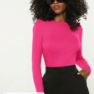 Tröja -  Har inte använt denna så mycket väldigt skön tröja på sig Pris kan diskuteras