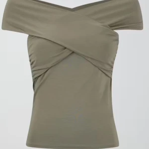 grön omlott topp - Omlott topp från ginatricot. Kom privat för mer info.