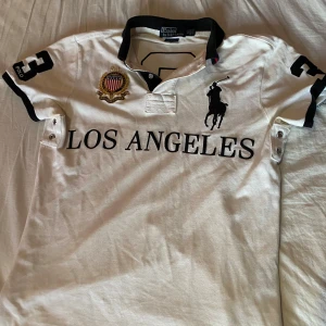 Ralph Lauren Polo - Säljer Los Angeles Ralph Lauren polo eftersom ingen användning. Storlek M