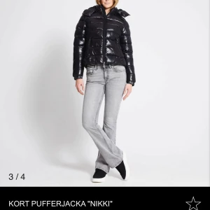 Lager 157 pufferjacka 'Nikki’ - Säljer en supersnygg pufferjacket, Nikki, ifrån lager 157 i storlek s. Perfekt nu till höst och vinter 🍂 ❄️ Jackan är helt ny med prislappen kvar. Helt slutsåld, därav priset🩷🩷🩷