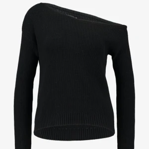 Snedskuren tröja - Säljer denna super fina stickade tröjan då den inte kommer till användning, helt oanvänd med prislapp kvar nypris: 259. Skriv för fler bilder💕