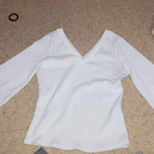 En gosig långärmad tröja 🤍✨ - Bara använts en gång:)