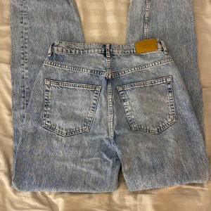 Straight jeans - Ljusblå straight jeans från Gina🥰Midwaist/highwaist