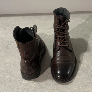G-Star Raw Boots - Säljer dessa G-Star Raw boots. Bra skinnskor som dock behöver poleras upp. Storlek 44 men passar även de med storlek 45.