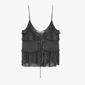 Jättefin topp från Zara - Säljer detta fina linnet, i storlek XS.