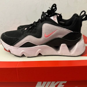 Nike sneakers  - Mycket bra skick som nya