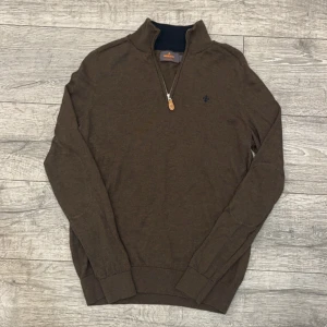 Morris halfzip 100% Merinoull - Morris halfzip 100% Merinoull | Skick: 9/10  | Nypris 1799kr, mitt pris: 499 | Storlek S | Färg: brun | notera att det inte är samma tröja som den andra som är uppe på mitt konto | Hör gärna av dig vid fler frågor! 😊