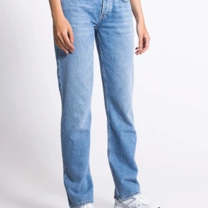 Lager 157 icon  - Säljer dessa jeans från lager 157 modell (icon) då dom inte kommer till användning. Dom är i storlek S och jag brukar ha S/36 i alla byxor. Är 171 lång och dom går ungefär till knölarna vid foten. Nypris 400kr mitt 175kr  Köparen står för frakt