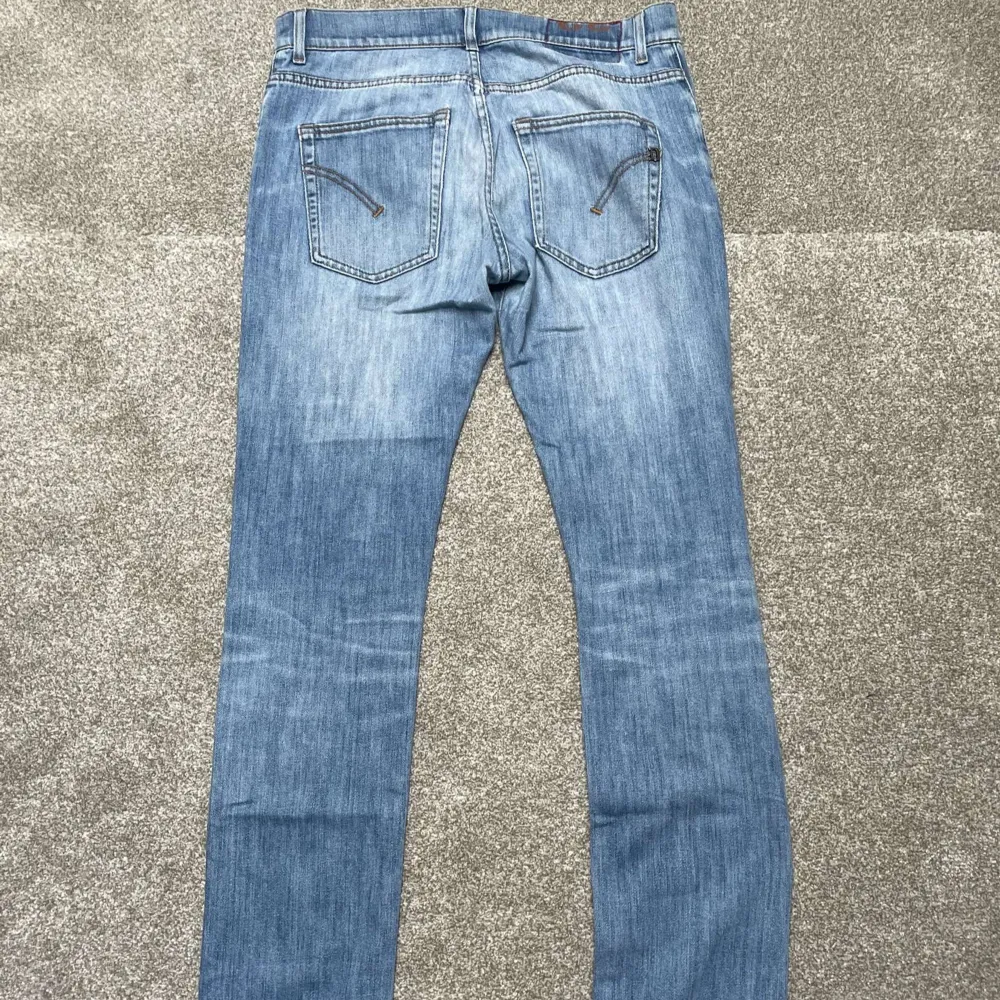 Dondup jeans storlek 30. Skick 8/10, köp för endast 650. Hör av dig vid frågor eller funderingar!. Farkut & Housut.