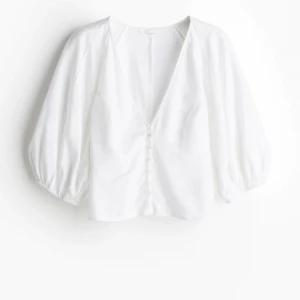 linneblus - vit linneblus med knappar fram, supersöt och passar till allt