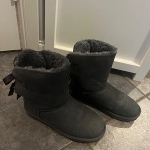 Fejk UGGs - Använd några gånger men har ingen skada och är normal i storleken