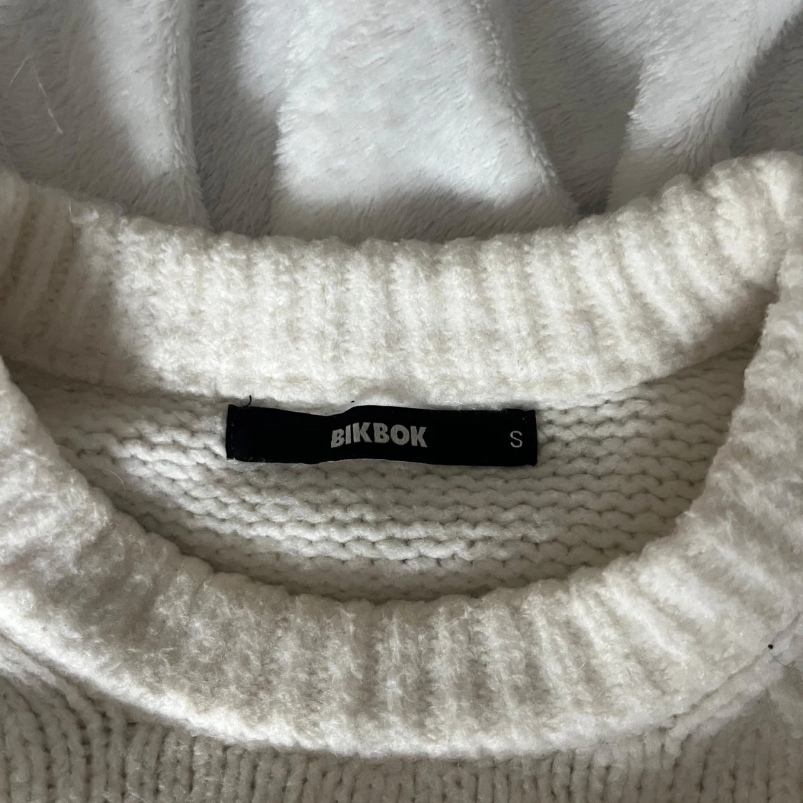 Vit stickad tröja - 91