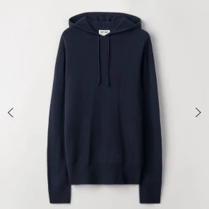 Soft goat liknande - En stickad blå hoddie som liknar den från soft goat, super bra skick ⭐️skriv gärna om ni har frågor!