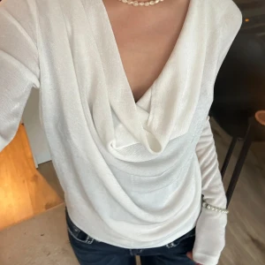 Vit glittrig blus  - Som ny🌸🩷