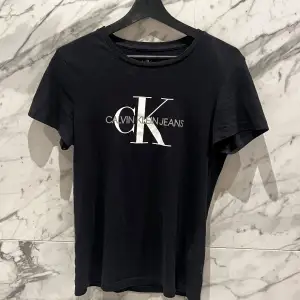 Svart Calvin Klein T-shirt 