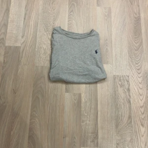 Ralph lauren t-shirt - Snygga raffe tröja i bra skick, Har även mer färger o storlekar så kom privat 