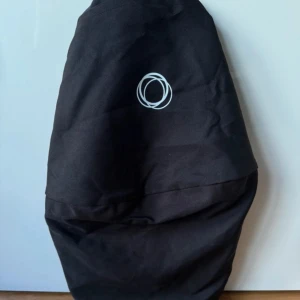 Bugaboo donkey sufflett  - Bugaboo donkey sufflett i svart färg, lite solblekt 