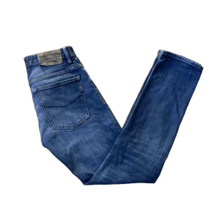 Jeans  - Hej! Säljer nu dessa riktigt feta crocket jeans! || skick 8/10 || strl W28 L29 || hör av dig vid fundering🙌! || pris är ej hugget i sten 🪨 👏