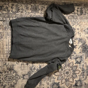 Stone Island Sweater - Säljer denna snygga Stone Island sweatern. Storlek S. Pris kan diskuteras.