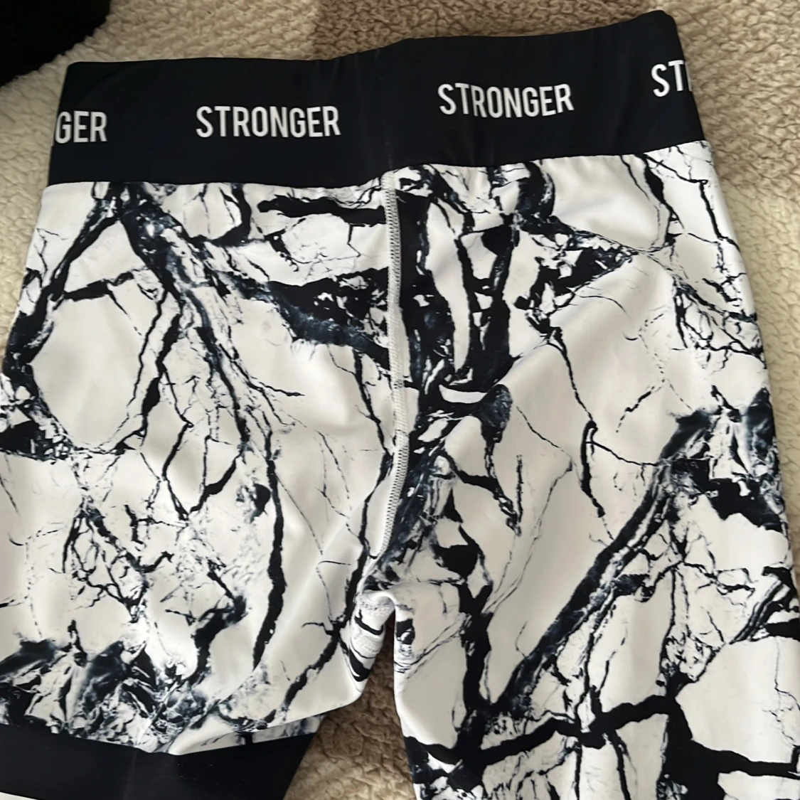 Mönstrade tights från Stronger - 1