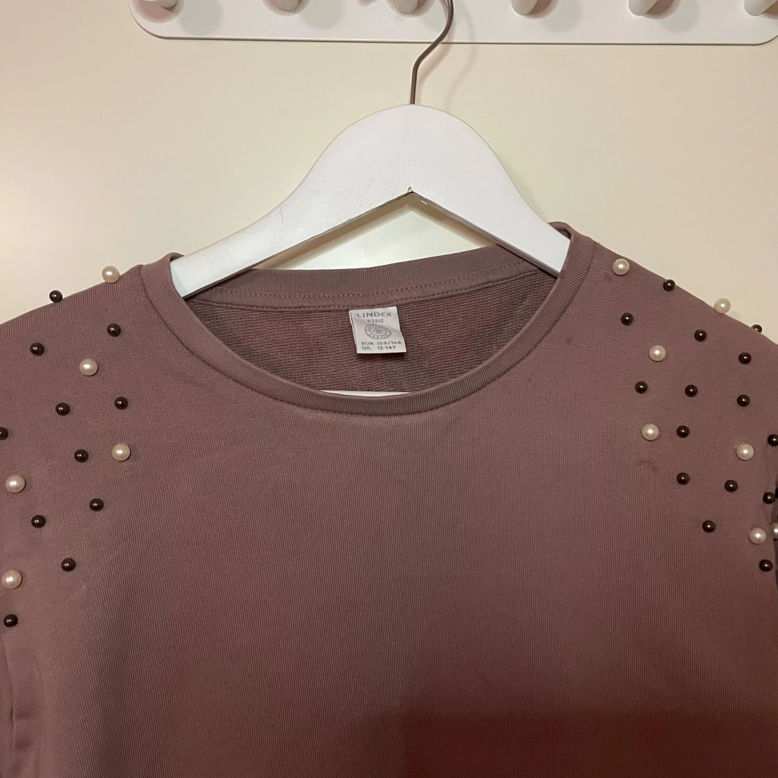  tröja med pärldetaljer  - 2