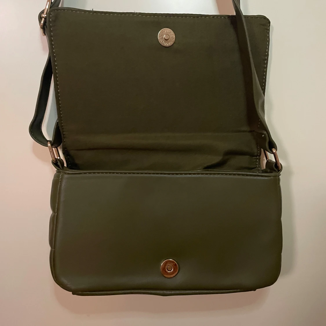 Olivgrön  axelväska - 2