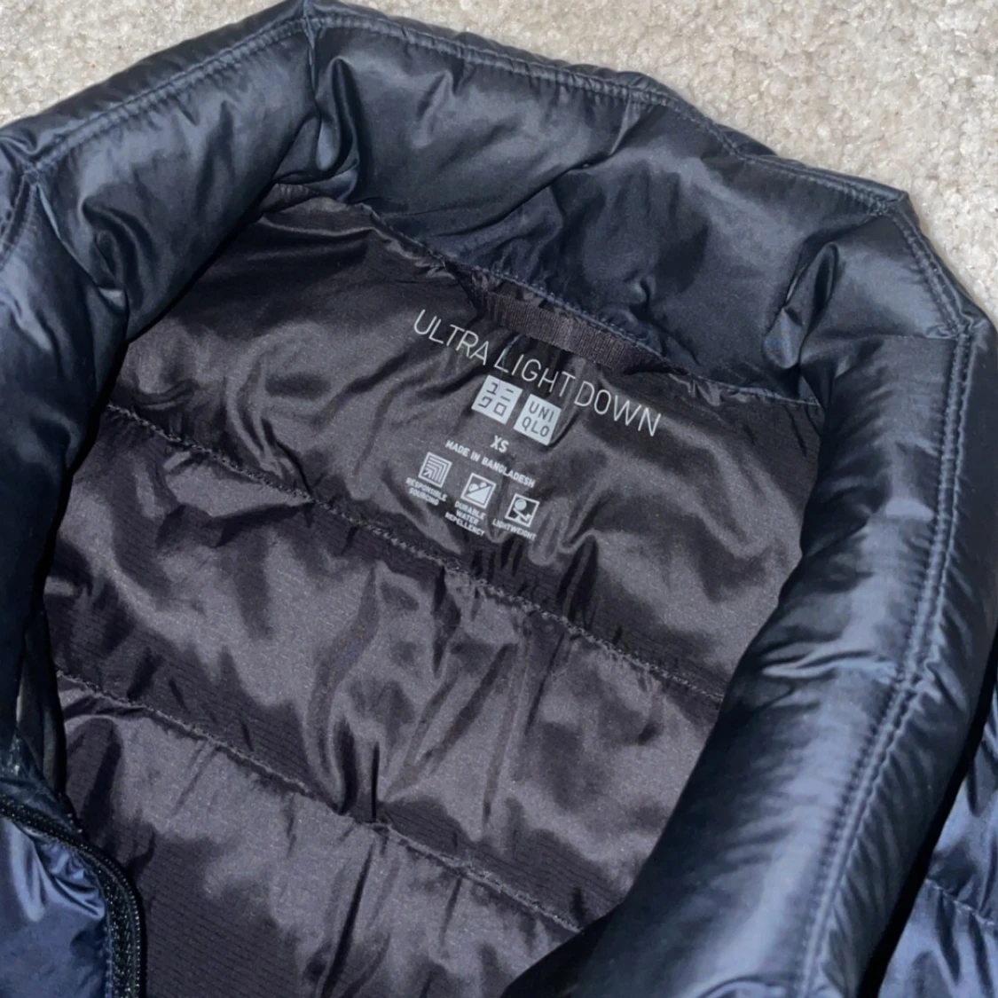 Marinblå dunväst från Uniqlo - 2