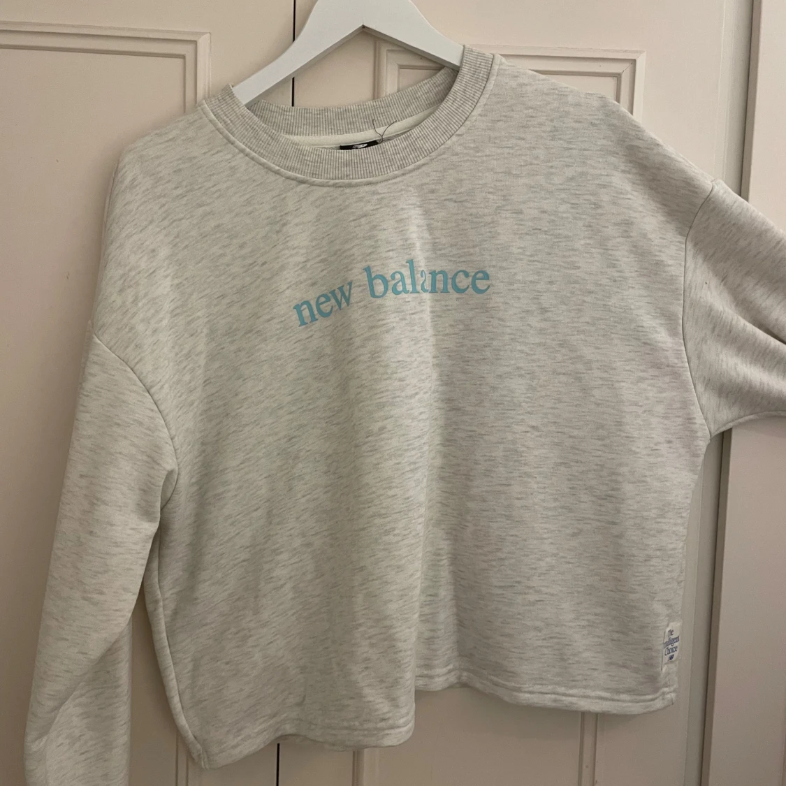 Grå sweatshirt från New Balance