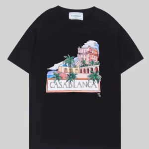  t-shirt från Casablanca - Snygg svart t-shirt från Casablanca med ett färgglatt tryck av en byggnad och palmer. Perfekt för en avslappnad stil. Priset kan diskuteras. Har storlek S men kan passa M 