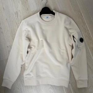 C.P Company tröja - Tröja är i stort sett helt ny, så de finns inte ett fel på tröjan