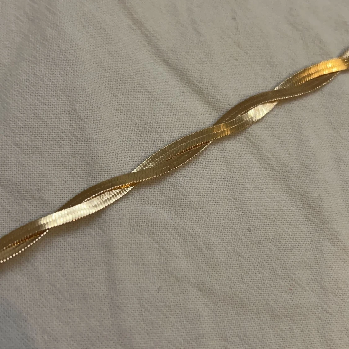 Guldarmband med vriden design - 2