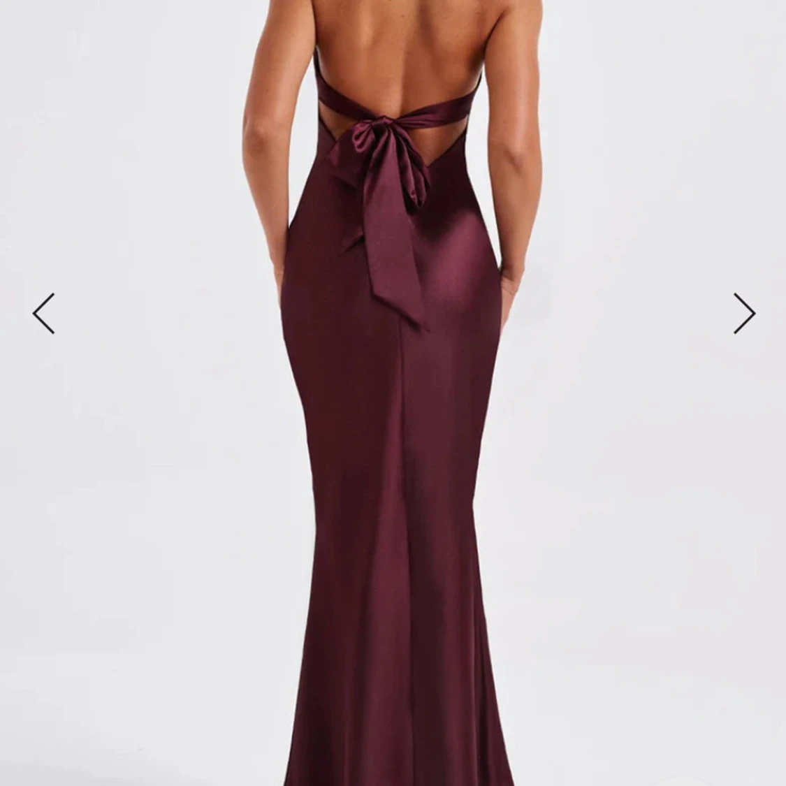 Vinröd långklänning med halterneck - 3