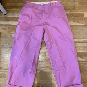 Levis jeans - Säljer gamla jeans som jag aldrig har använt. Skriv om du har några frågor🙏🙏 priset kan diskuteras.