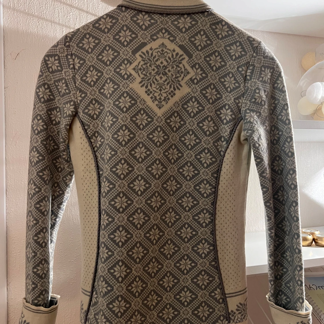 Så fin ljusblå och vit mönstrad kofta från Dale of Norway - 3